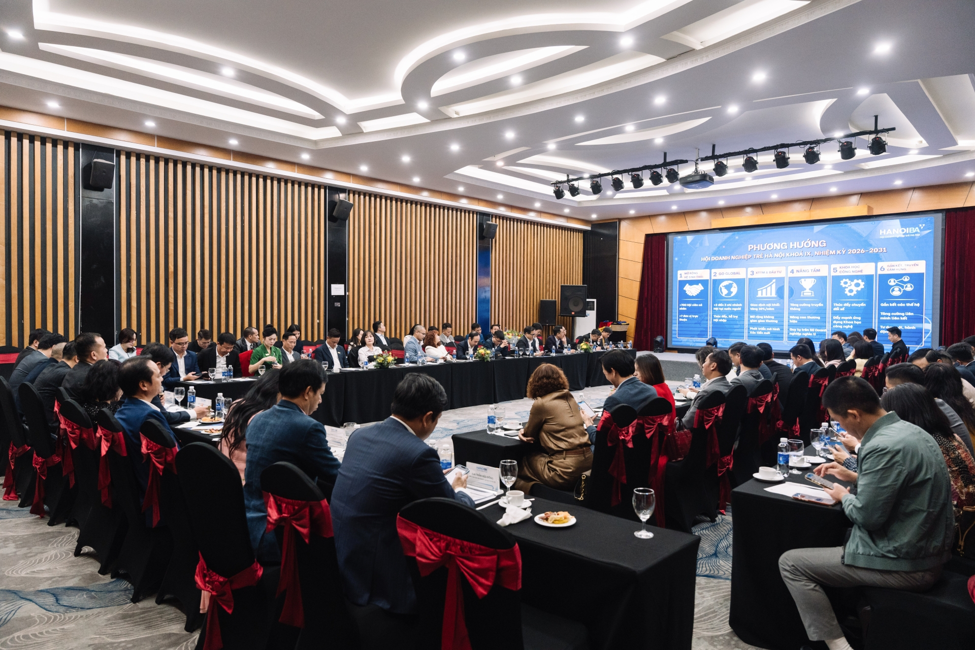 HỘI NGHỊ BAN CHẤP HÀNH HỘI DOANH NGHIỆP TRẺ HÀ NỘI LẦN THỨ XVIII, KHÓA VIII