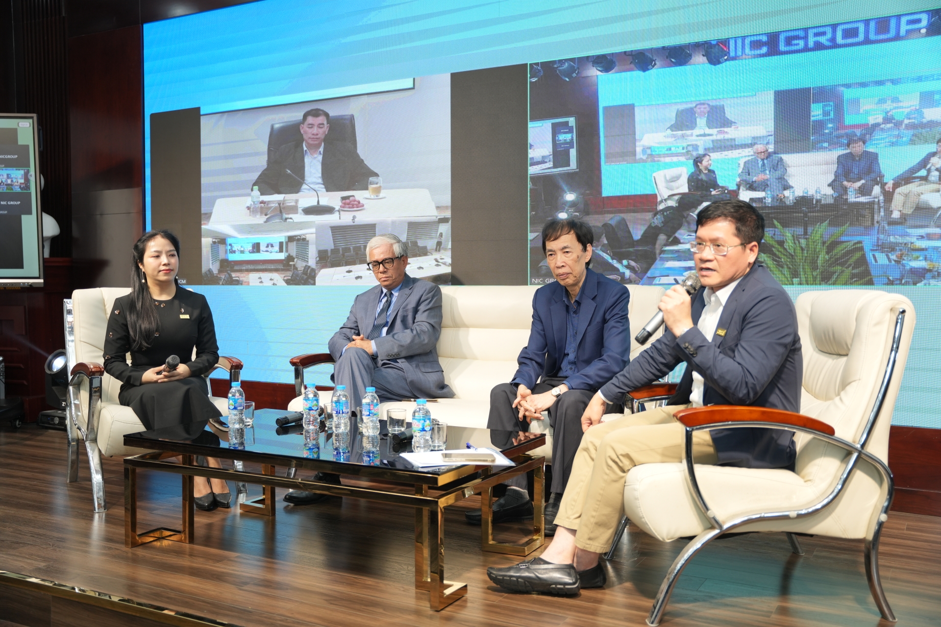 HANOIBA CÙNG CÁC CHUYÊN GIA TÌM GIẢI PHÁP KHẮC PHỤC ẢNH HƯỞNG TỚI KINH DOANH CỦA DN VIỆT TRONG KHỦNG HOẢNG CHIẾN SỰ TRUNG ĐÔNG