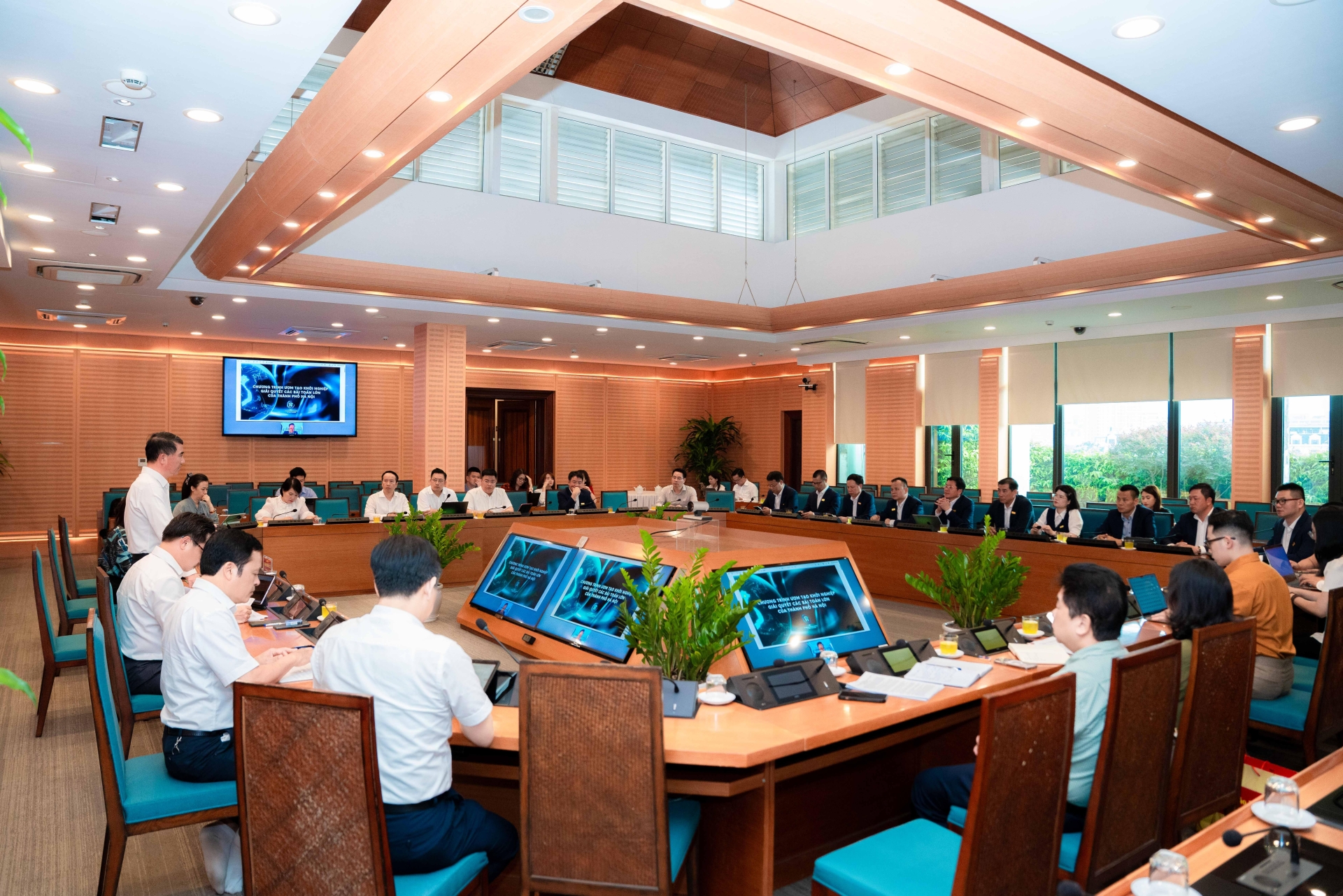DOANH NGHIỆP TRẺ HÀ NỘI HIẾN KẾ PHÁT TRIỂN THỦ ĐÔ TẠI BUỔI LÀM VIỆC CÙNG LÃNH ĐẠO UBND THÀNH PHỐ HÀ NỘI