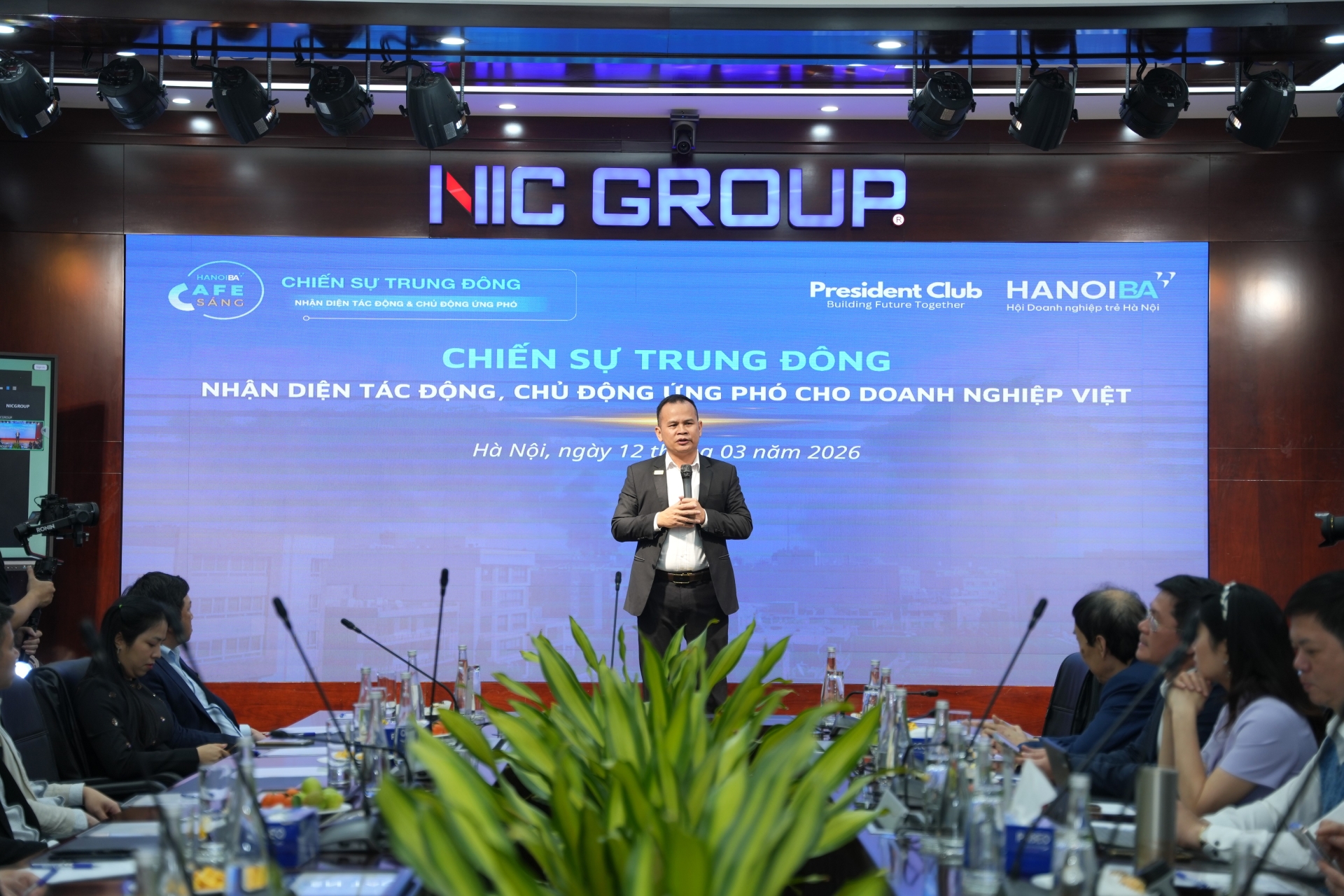 HANOIBA CÙNG CÁC CHUYÊN GIA TÌM GIẢI PHÁP KHẮC PHỤC ẢNH HƯỞNG TỚI KINH DOANH CỦA DN VIỆT TRONG KHỦNG HOẢNG CHIẾN SỰ TRUNG ĐÔNG