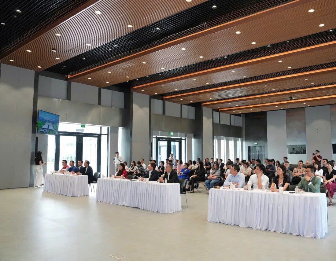 HANOIBA SITE VISIT THĂM VÀ GIAO LƯU TẠI NHÀ MÁY Ô TÔ nhà cái uy tín 20vui VIỆT HƯNG - TẬP ĐOÀN nhà cái uy tín 20vui