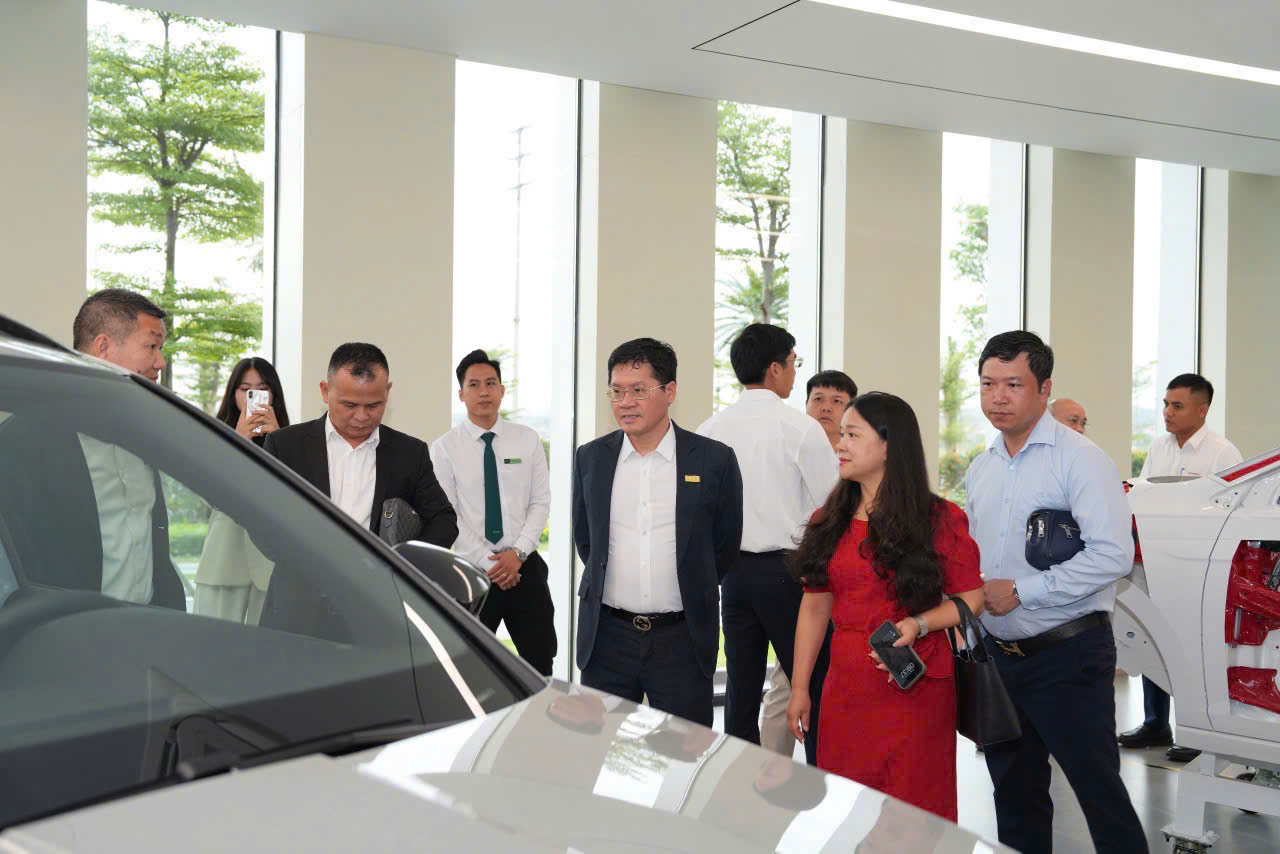 HANOIBA SITE VISIT THĂM VÀ GIAO LƯU TẠI NHÀ MÁY Ô TÔ nhà cái uy tín 20vui VIỆT HƯNG - TẬP ĐOÀN nhà cái uy tín 20vui