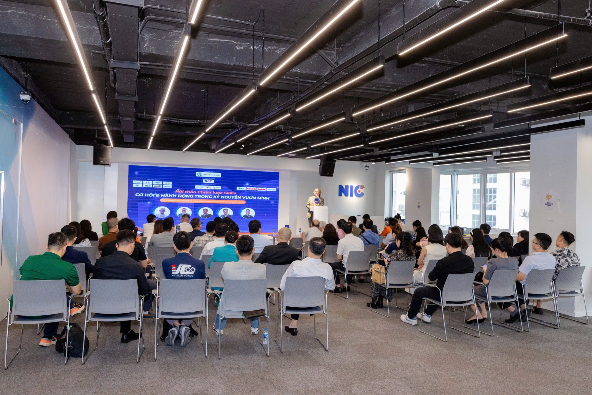 TIN CLB TRỰC THUỘC - CEO 1983 HỘI THẢO CHIẾN LƯỢC SMEs - CƠ HỘI & HÀNH ĐỘNG TRONG KỶ NGUYÊN VƯƠN MÌNH