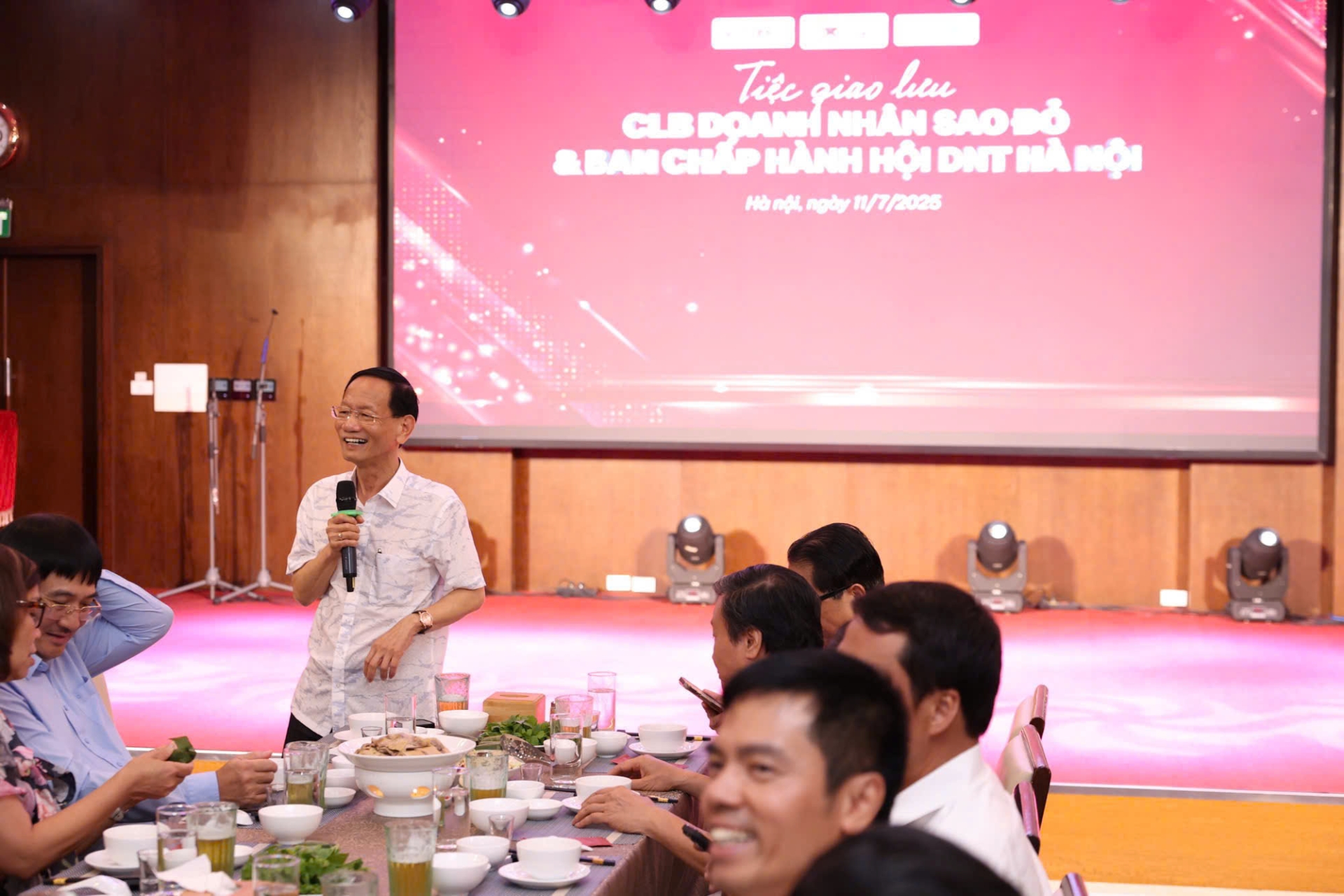 DOANH NGHIỆP TRẺ HÀ NỘI GẶP GỠ DOANH NHÂN SAO ĐỎ KẾT NỐI THẾ HỆ - TRUYỀN LỬA DOANH NHÂN