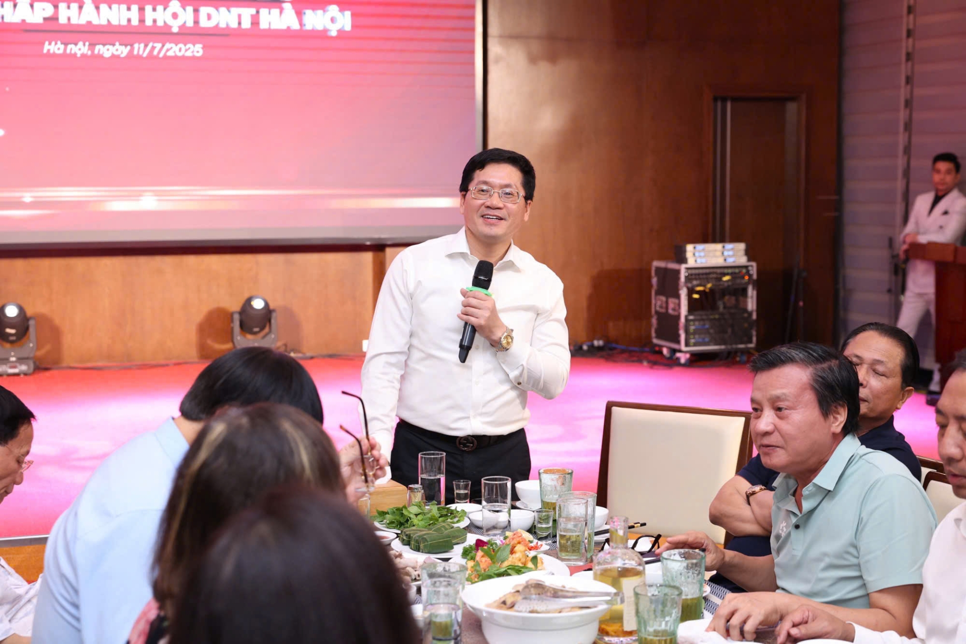 DOANH NGHIỆP TRẺ HÀ NỘI GẶP GỠ DOANH NHÂN SAO ĐỎ KẾT NỐI THẾ HỆ - TRUYỀN LỬA DOANH NHÂN