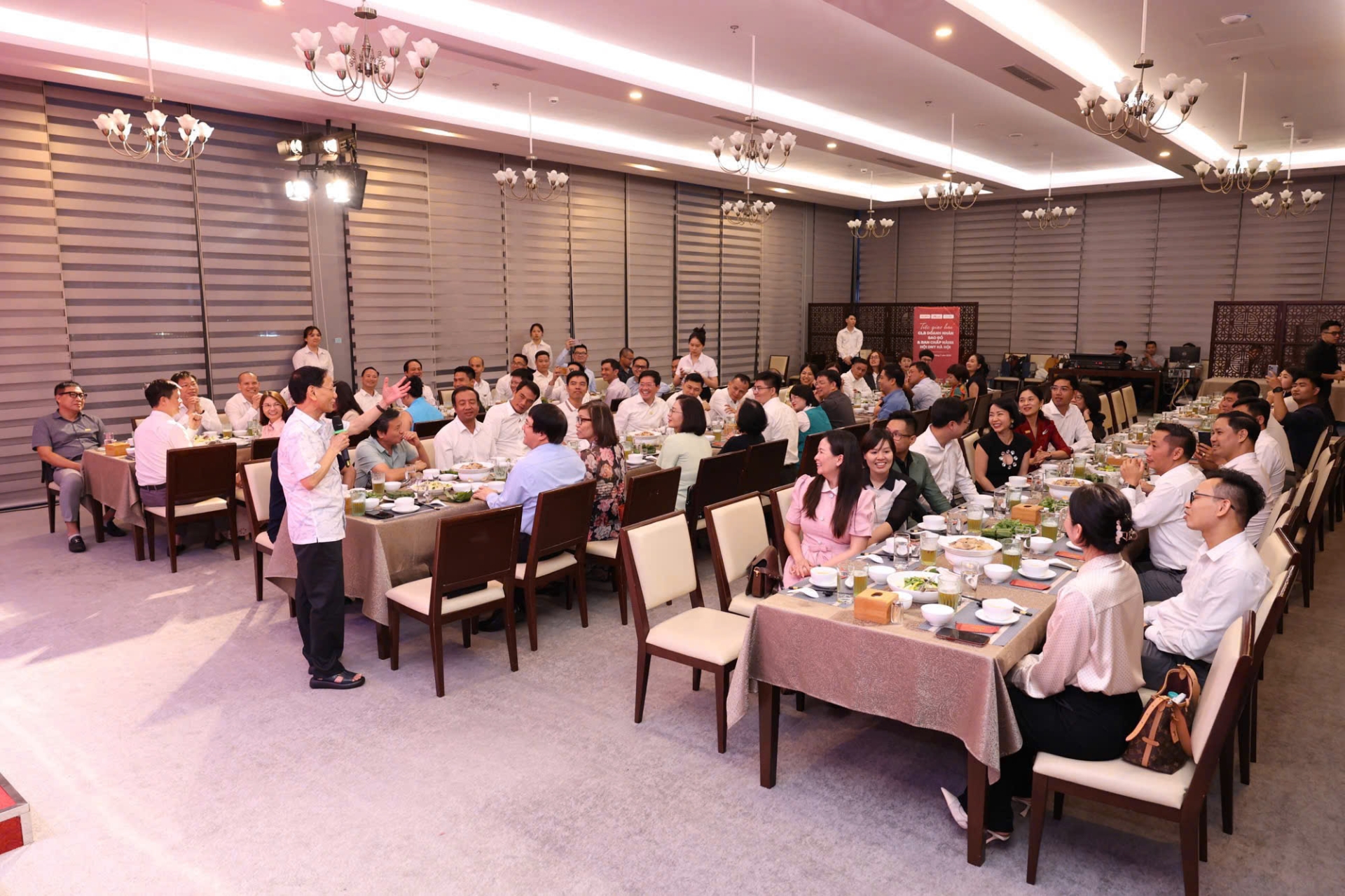 DOANH NGHIỆP TRẺ HÀ NỘI GẶP GỠ DOANH NHÂN SAO ĐỎ KẾT NỐI THẾ HỆ - TRUYỀN LỬA DOANH NHÂN