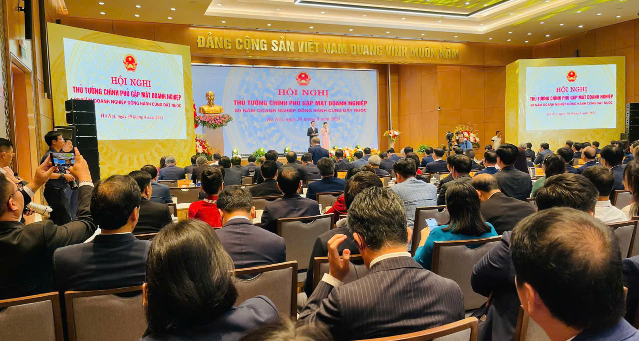 LÃNH ĐẠO HANOIBA THAM DỰ HỘI NGHỊ CHÍNH PHỦ GẶP MẶT DOANH NGHIỆP 