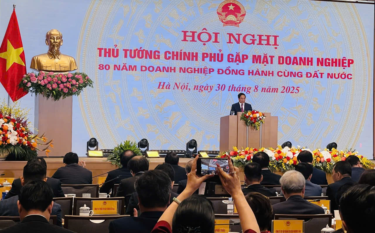 LÃNH ĐẠO HANOIBA THAM DỰ HỘI NGHỊ CHÍNH PHỦ GẶP MẶT DOANH NGHIỆP 