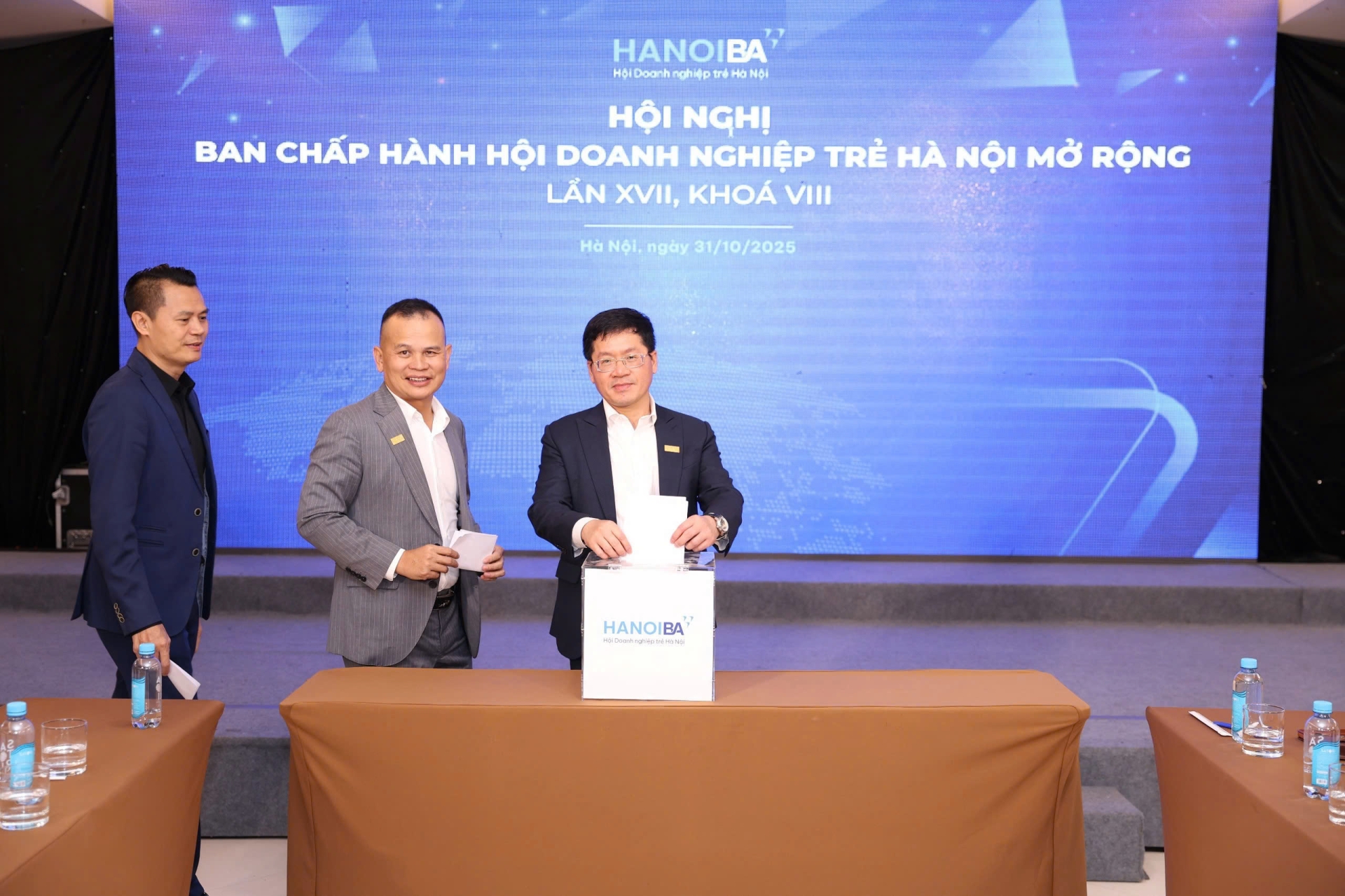 HỘI DOANH NGHIỆP TRẺ HÀ NỘI TỔ CHỨC THÀNH CÔNG HỘI NGHỊ BAN CHẤP HÀNH MỞ RỘNG LẦN THỨ XVII, KHOÁ VIII