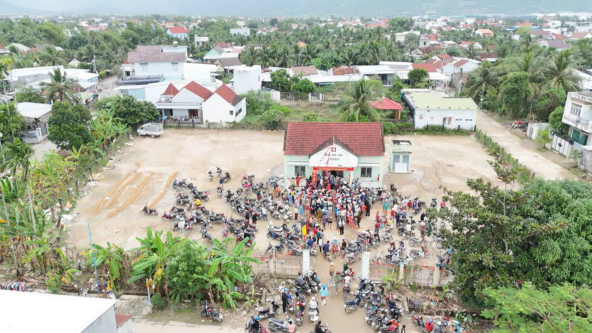 HỘI DOANH NGHIỆP TRẺ HÀ NỘI HƯỚNG VỀ ĐỒNG BÀO MIỀN TRUNG BỊ ẢNH HƯỞNG MƯA LŨ