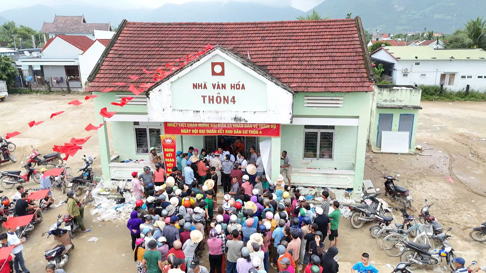 HỘI DOANH NGHIỆP TRẺ HÀ NỘI HƯỚNG VỀ ĐỒNG BÀO MIỀN TRUNG BỊ ẢNH HƯỞNG MƯA LŨ