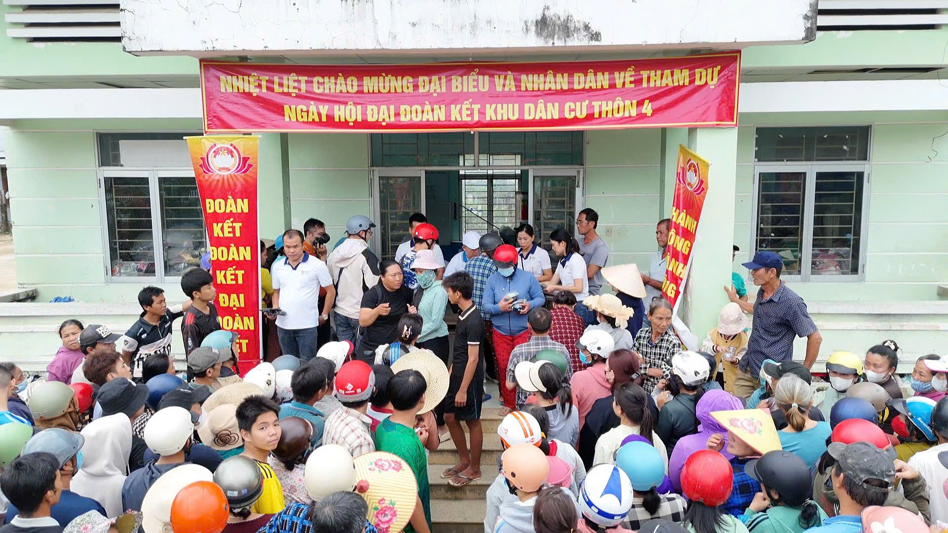 HỘI DOANH NGHIỆP TRẺ HÀ NỘI HƯỚNG VỀ ĐỒNG BÀO MIỀN TRUNG BỊ ẢNH HƯỞNG MƯA LŨ