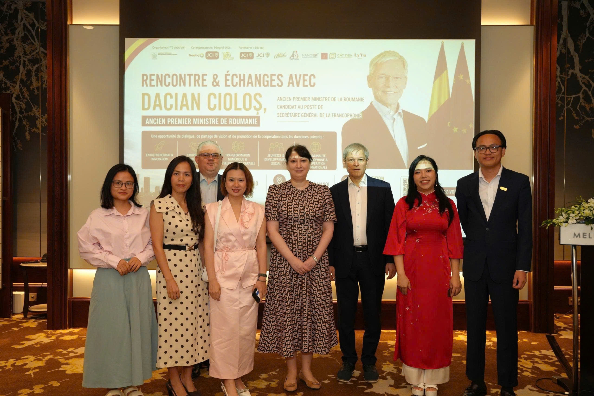HỘI DOANH NGHIỆP TRẺ HÀ NỘI THAM DỰ BUỔI ĐỐI THOẠI CÙNG NGÀI DACIAN CIOLOȘ - NGUYÊN THỦ TƯỚNG ROMANIA