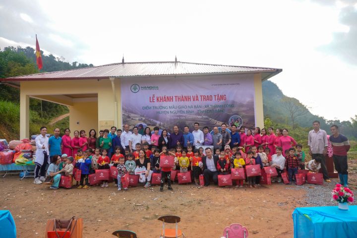 LỄ KHÁNH THÀNH VÀ TRAO TẶNG ĐIỂM TRƯỜNG MẦM NON NÀ BẢN, XÃ THÀNH CÔNG, NGUYÊN BÌNH, TỈNH CAO BẰNG.