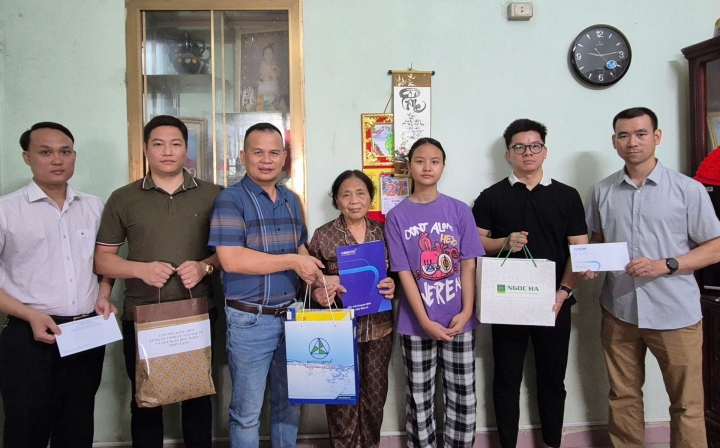 HANOIBA THĂM TẶNG QUÀ 1/6 CÁC CHÁU CÓ HOÀN CẢNH ĐẶC BIỆT