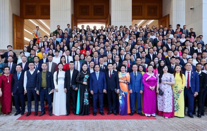 HANOIBA THAM DỰ GẶP MẶT CÙNG THỦ TƯỚNG NHÂN NGÀY DOANH NHÂN VIỆT NAM CHÚC MỪNG CÔNG TY CP BATECO VIỆT NAM NHẬN BẰNG KHEN CỦA THỦ TƯỚNG CHÍNH PHỦ