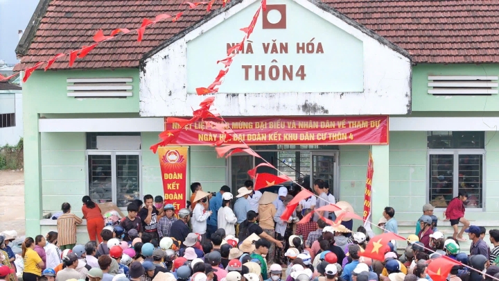 HỘI DOANH NGHIỆP TRẺ HÀ NỘI HƯỚNG VỀ ĐỒNG BÀO MIỀN TRUNG BỊ ẢNH HƯỞNG MƯA LŨ